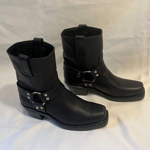 Harness Frye boots